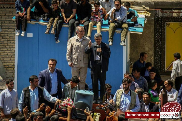 عکس| حضور محمود احمدی نژاد در مناطق زلزله زده ورزقان