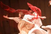 اجرای تحصین برانگیز گروه ارمنستانی در تئاتر فجر چهلم